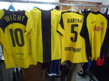 Fussball-TRIKOTS: BVB, St. Pauli, Leverkusen, Nürnberg ... siehe FOTOS!