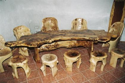 Gartenmöbel, Garnituren aus Massivholz, Massivholzmöbel, Tische, Stühle, Bänke