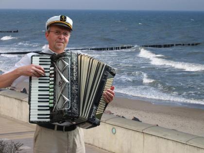 Kalle der Akkordeonspieler in Straelen, Viersen, Kevelaer, Xanten, Kleve, 