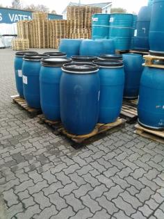 Gebrauchte 200 l Deckelfässer bei Bremerhaven