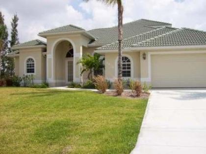 Florida, Villa mit Pool an Kanal mit Meerzugang