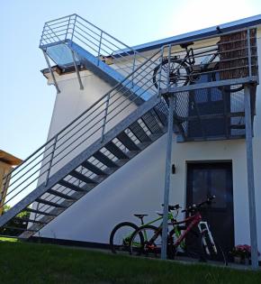 Metalltreppen aus Polen zum Garten, zur Terasse, Schmiedeeisenzaun, Tor aus Pole