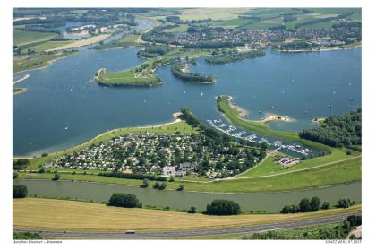 Zu vermieten Mobilheim am Wasser in Holland mit Sandstrand eine Stunde vom Ruhrg