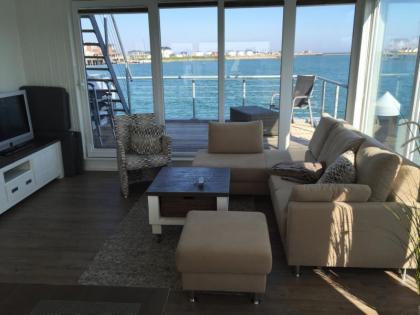 Schwimmendes Haus/ Floating Home/ Hausboot ANTARES ONE