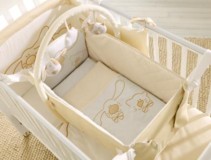 Hochwertige Babymöbel für das komplette Kinderzimmer mit Kinderbett, Wiege, Baby