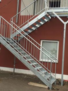 Metallzaun, Metalltreppen, Tor aus Polen, mit Montage Treppen nach Mass