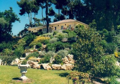 Ehemalige Rosenzucht-Domaine. 