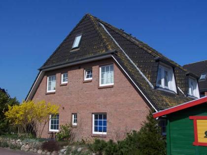 Ostsee-Ferienwohnung Sommerwind mit kleinem Garten