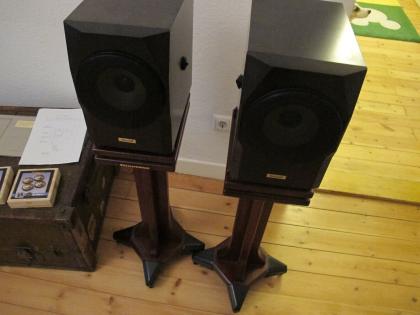 Combak Harmonix Reimyo Bravo High End Kompaktlautsprecher mit Dinosaur Ständer