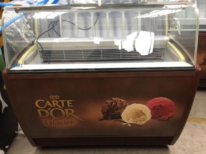 ISA Jamaica 7 Eisvitrine Eistresen Eistheke Eiscafe Eis Speiseeis Gastronomie