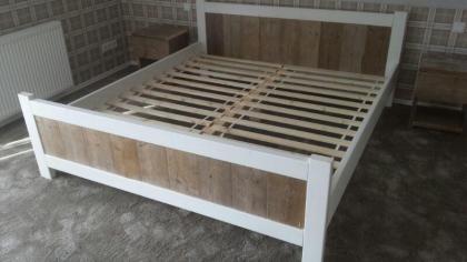 Bauholz Bett Pinneberg, www.exklusivdutchdesign.de