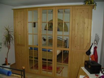 Schafzimmerschrank mit Kommode