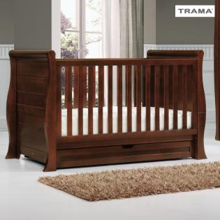 Luxuriöses Babybett umbaubar zum Jugendbett und Stilsofa von TRAMA