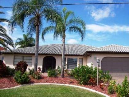 Florida, Villa mit Schwimmbad an einem Kanal mit Zugang zum Meer, eigener Bootsa