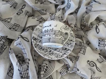 Geschenkartikel: Kaffeetasse Kaffee-Kantate Tuch mit Notendesign € 40, -