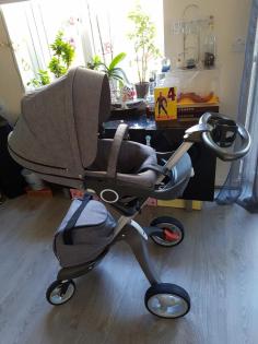 3 in 1 Stokke Xplory V5 Kinderwagen mit Neugeborenen Carry Cot zum Verkauf