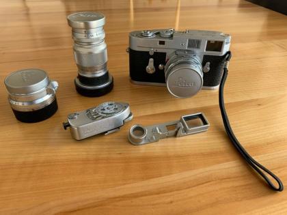 LEICA M2 von 1965 mit 3 Objektiven, Leica Meter und Brille