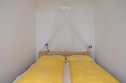 Ferienhaus direkt. am See u. eigenem Steg ganzes Grundstück Brandenburg/ Neurupp