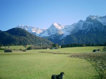 Urlaub mit Hund - im Haus alleine wohnen 2-6 Personen- Mittenwald/ Obb.