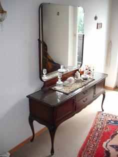 Schminktisch (Friesierkommode) mit riesigem Spiegel im englischen Stil