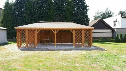 GARTENHAUS GARTENLAUBE KLEBEDACH MIT HOLZ BEDZIN BITUMENSCHINDELN 4x8m