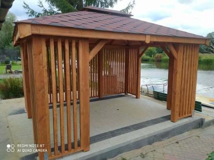 GARTENLAUBE KLEBEDACH MIT HOLZ MIELNO BITUMENSCHINDELN 3x4m