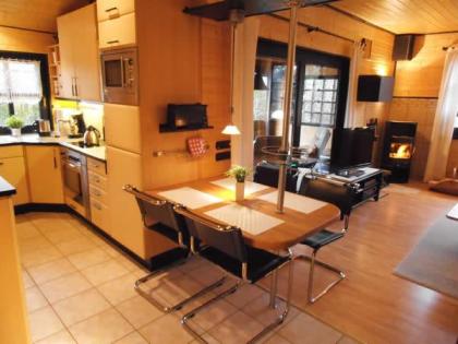 Ostsee-Ferienhaus Wikinger mit Sauna im Garten und Kamin