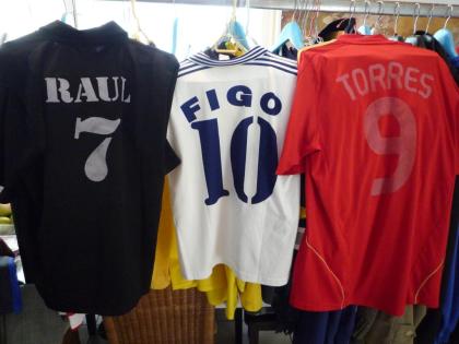 Fussball-TRIKOTS: BVB, St. Pauli, Leverkusen, Nürnberg ... siehe FOTOS!