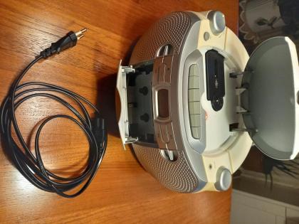 Portables Stereo-Radio mit CD und MC