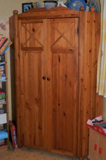 Kinderzimmer mit Eckschrank, Hochbett & Kommode Kiefer massiv