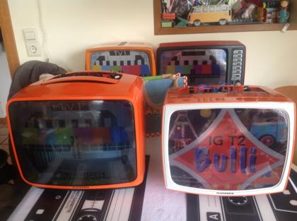 Upcycling / Vintage TV mit beleuchtetem LED Testbild und gutem Sound