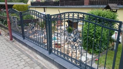Metallzaun, Metalltreppen, Tor aus Polen, mit Montage Treppen nach Mass