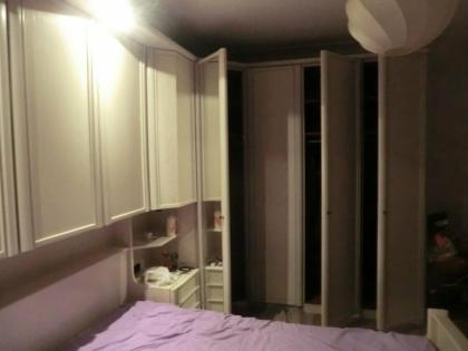 Großes Schlafzimmer komplett mit super viel Stauraum und Platz für Kleider