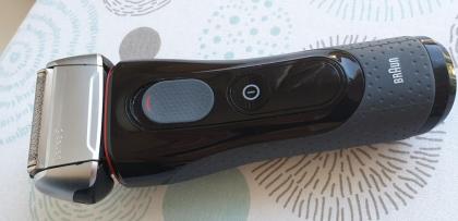 Braun Rasierer 5 series (5050cc) incl. Lade- und Reinigungsstation