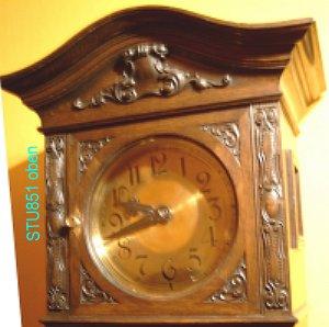 Antiquitäten, Bildhaft schöne Standuhr von 1900