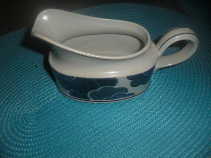 V & B Blue Cloude    Sauciere  