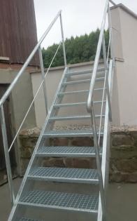 Metalltreppen aus Polen, Metallzaun , zur Terasse, Schmiedeeisenzaun, Tor aus Po