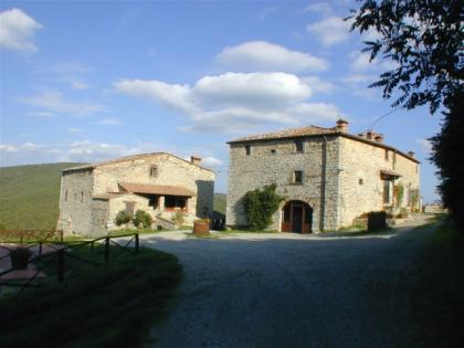 Landhaus umgeben von Olivenhainen und Weingärten, Chianti, Toskana