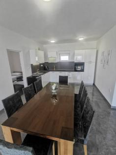 Ferienwohnung am Meer , in Kroatien mit Garten ,Grill ,Pool und Parkplatz