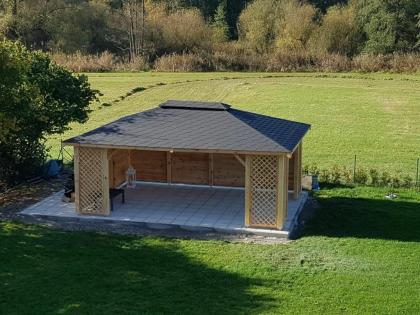 GARTENHAUS GARTENLAUBE KLEBEDACH HOLZ LEHENBERG BITUMENSCHINDELN 6x4m