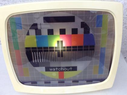 Upcycling / Vintage TV mit beleuchtetem LED Testbild und gutem Sound