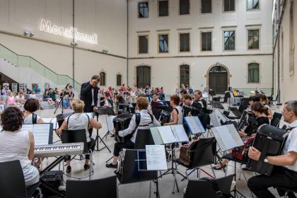 Dresdner Orchester „Akkamerata“ lädt ein. Leitung Duo „Akkordeon Virtuosi“ Dresd