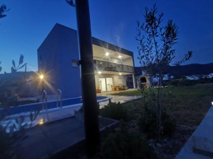 Ferienwohnung am Meer , in Kroatien mit Garten ,Grill ,Pool und Parkplatz