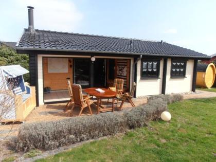 Ostsee-Ferienhaus Wikinger mit Sauna im Garten und Kamin