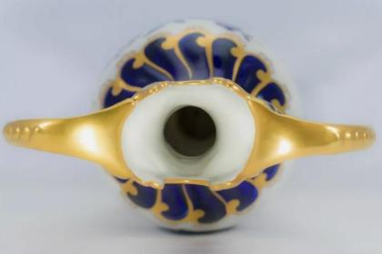 Royal Dux Bohemia – Henkel Vase Amphore – Weiß Gold Blau Handbemalt - 28 cm