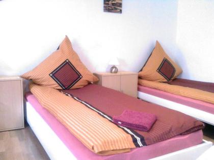 Hanau. für Firmen Monteurunterkunft ab 10 EUR Tel. 0151 15662588
