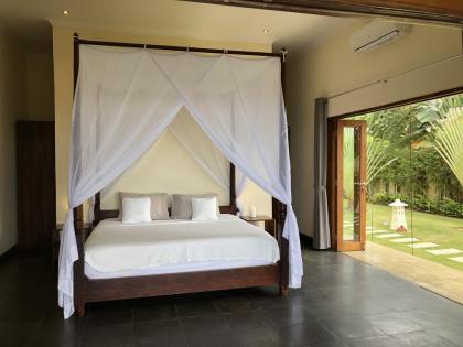 Ferienhaus auf Bali, 2-10 Personen Luxusvilla mit eigenem Pool am Strand in Lovi