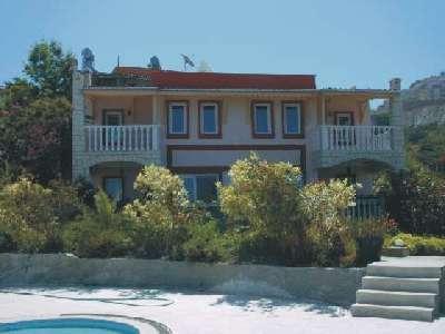 Sehr schöne Villa mit Meer- und Bergblick
