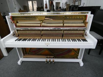 Schimmel Klavier weiss von Klavierbaumeisterin aus Aachen