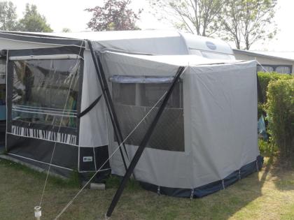 Caravelair Osiris 542 Standplatz bis 31.10.20 in Nieuwvliet, NL